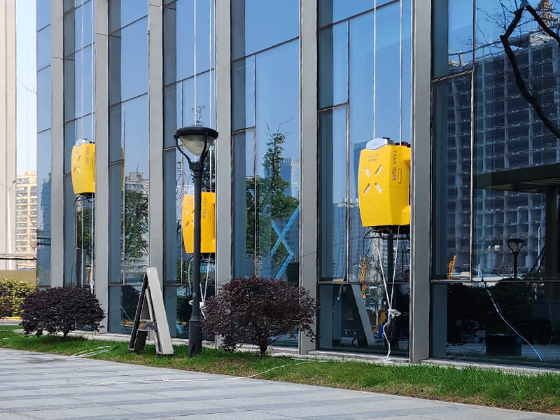 Intelligent High-Altitude magnetic Robot Facade-Cleaning Solutions